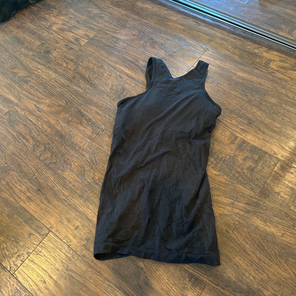 Lululemon high neck top (removable bra inserts)